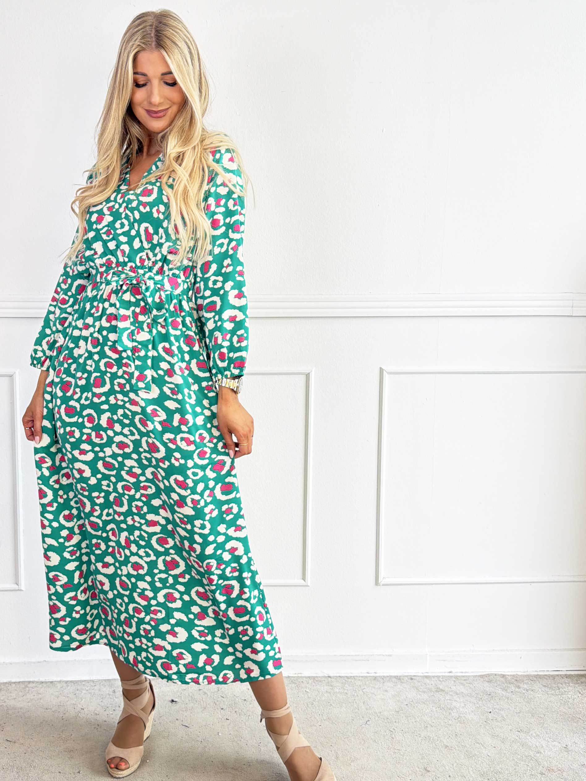 Thyra - Lang kjole med leopardprint og bindebånd i taljen